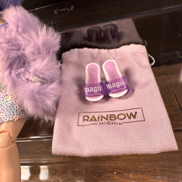 Rainbow High| Violet Willow| Series 1| Purple‎ Doll| Bonus Pair Shoes Included - Picture 4 of 4